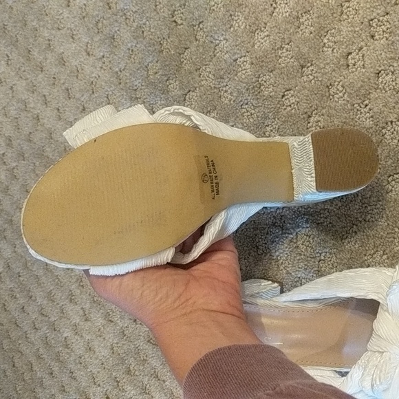 LuLus Dorothea Ivory Kodded kitten heel - Picture 5 of 8